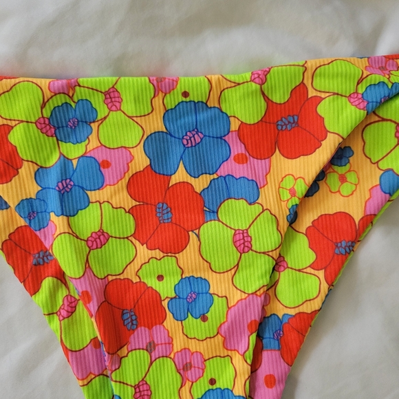 Floral print bikini - Picture 6 of 8